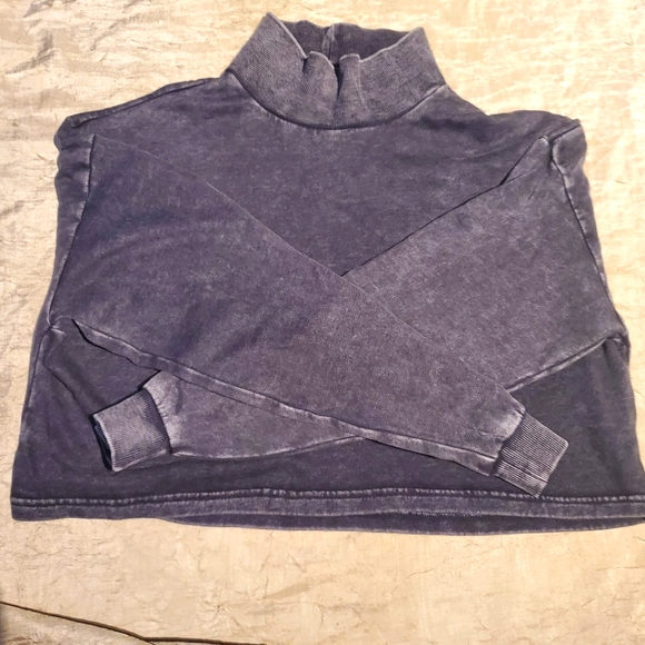 53. Garage Cropped Longsleeve Turtle neck - Picture 2 of 4